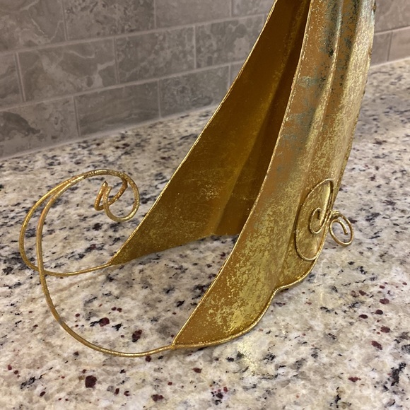 Golden Angel - Picture 3 of 9